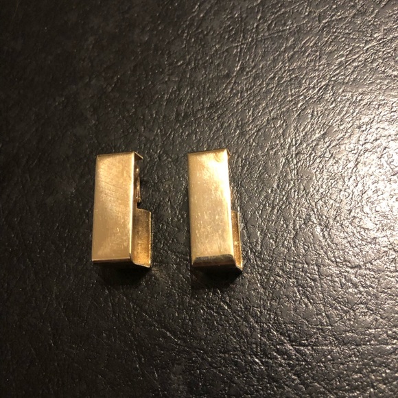 Sarah Coventry Gold-Toned Clip on Earrings - Picture 2 of 5